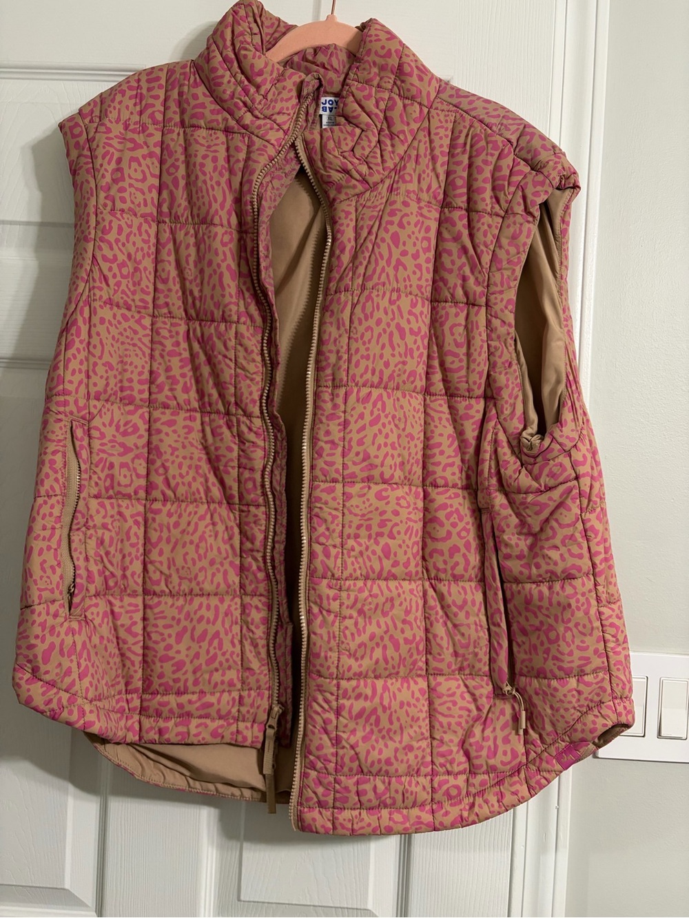 JoyLab Pink Leopard Quilted Sleeveless Vest
